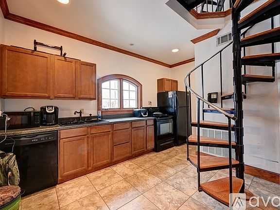 2nd image of 618 Canal Blvd #618B
