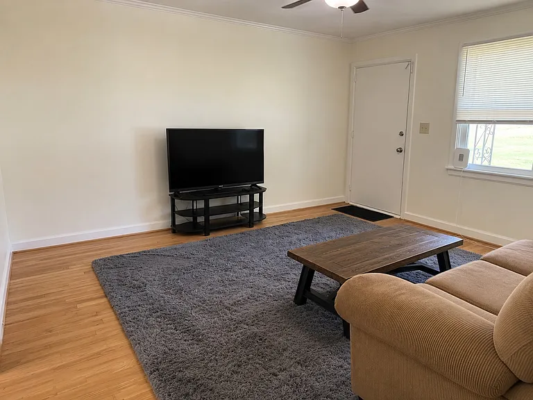 116 Buena Vista Ave #B — Photo 4