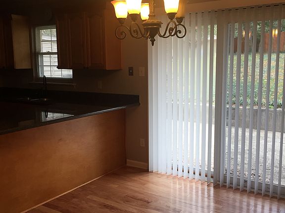 breakfast or sitting area