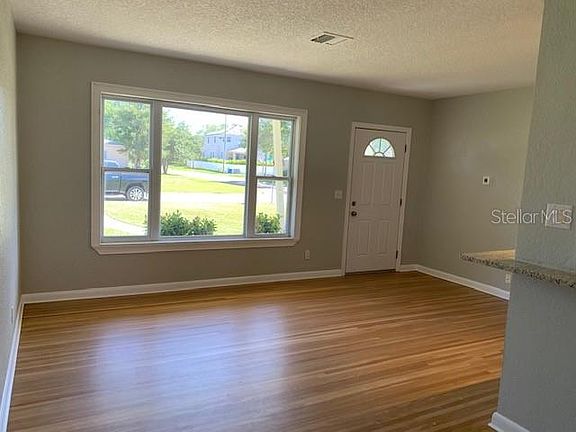 2nd image of 801 39th Ave NE