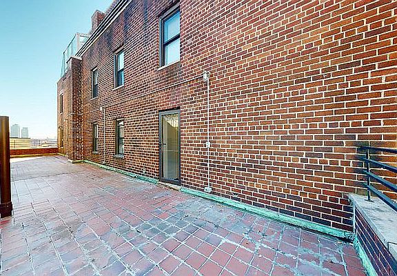 4th image of 20 Beekman Pl #11AB