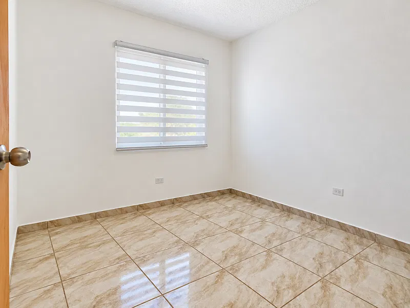 3 bed, 1.0 bath, 1200 sqft, $1,200 — Photo 4