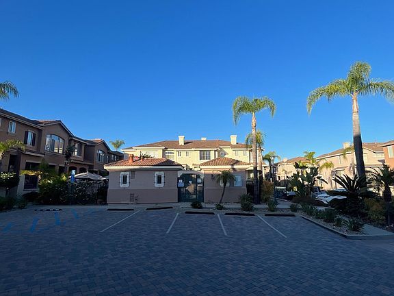 3rd image of 922 Camino De La Reina Unit 60