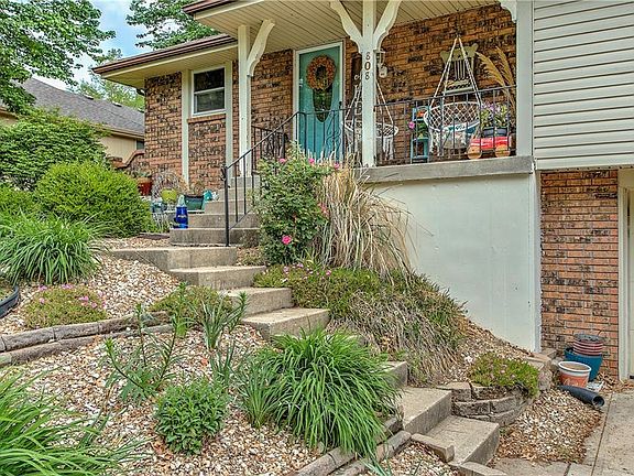 5th image of 808 SE 15th St
