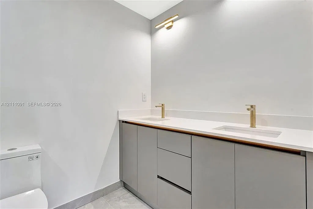 3 bed, 2.5 bath, 1633 sqft, $3,900 — Photo 4