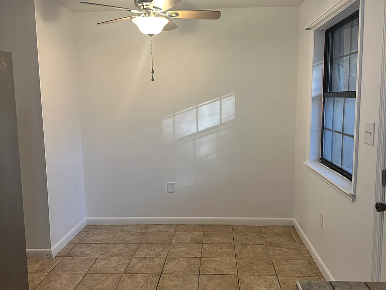 7911 Ebony Ct — Photo 8