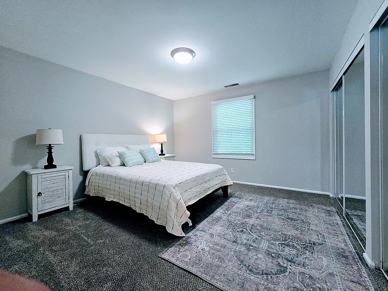 Park Lane Apartments — Photo 35