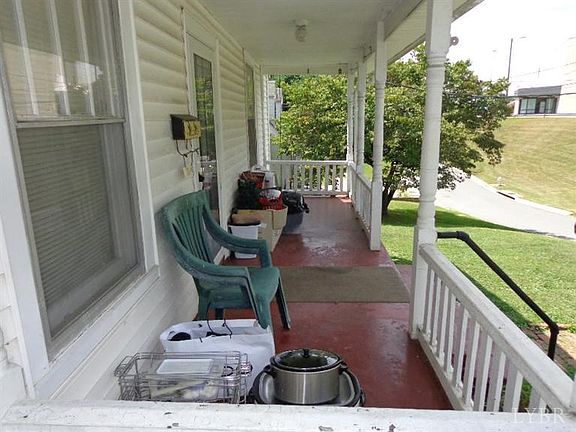 4th image of 531 Wilton Ave