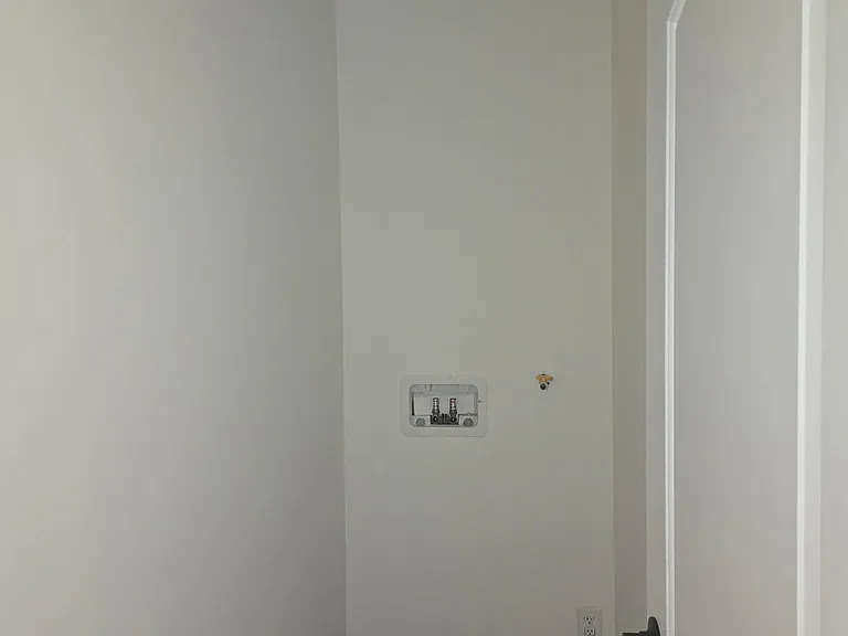 15421 S Williams Ave #1/2 — Photo 3