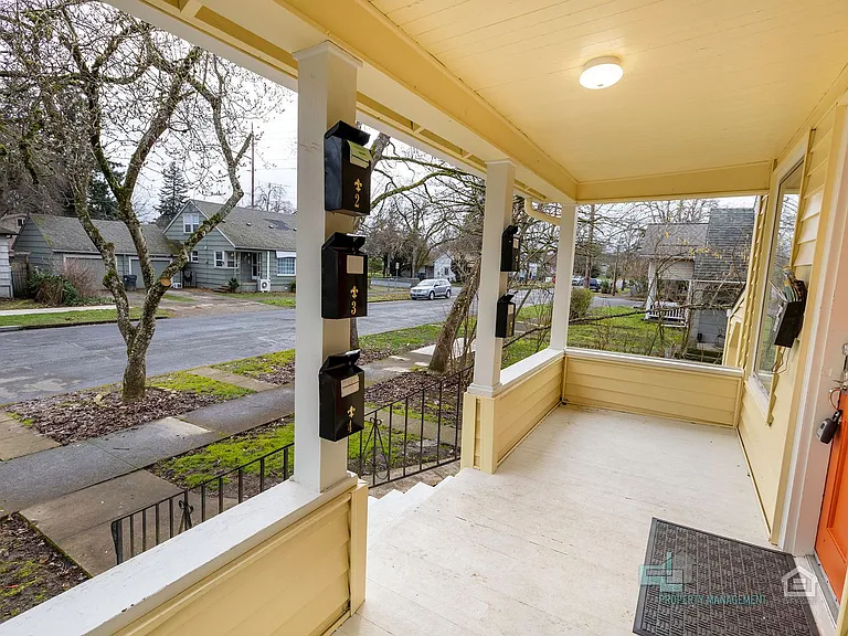 Charming Multi-Unit Living in Prime Northeast Salem Location — Photo 18