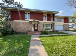 607 12th Ave NE, Devils Lake, ND 58301