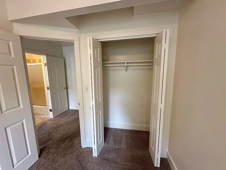 321 N School St — Photo 15