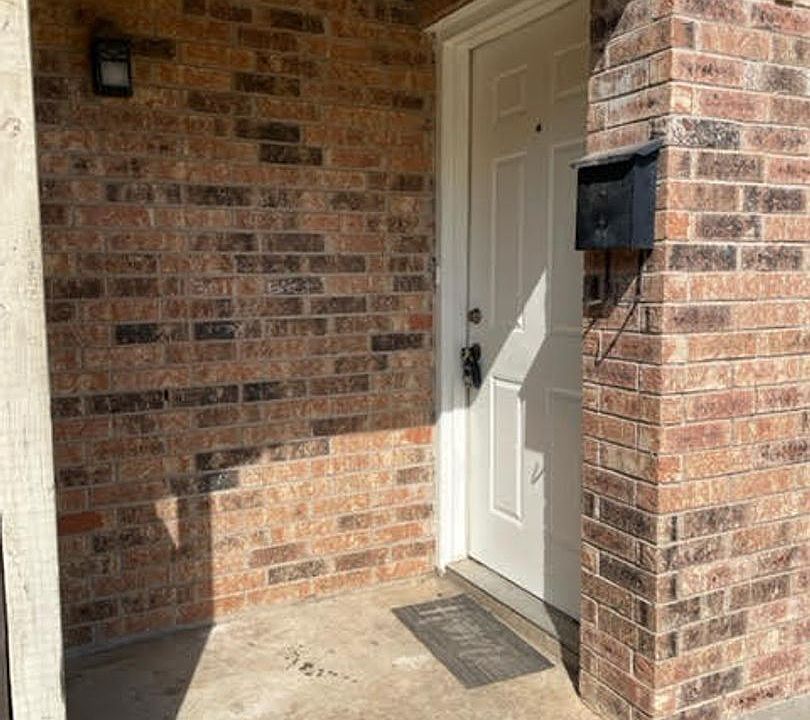 1st image of 3211 Eastridge Dr