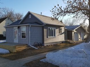 902 7th Ave NE, Devils Lake, ND 58301