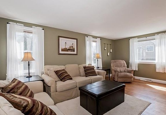 2nd image of 172 Essex St