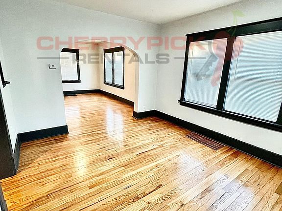 4th image of 330 N 35th Ave