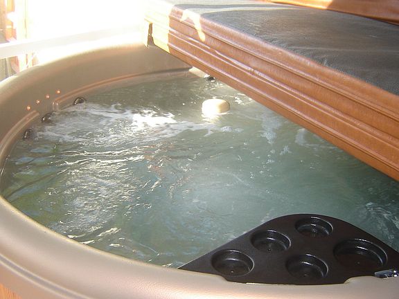 4 person above ground Jacuzzi 