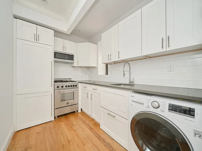 440 W 47th St #5-A — Photo 2