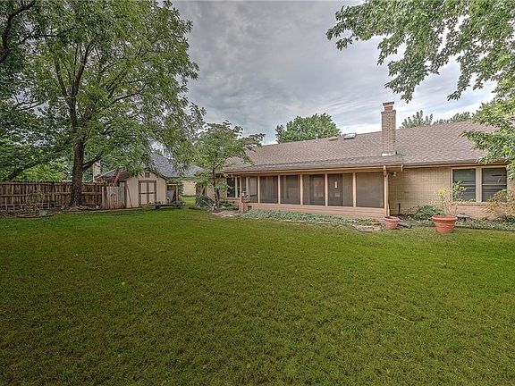 5th image of 813 S Orleans Dr