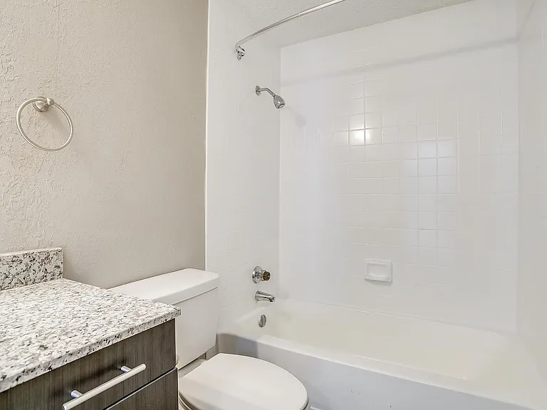 Portofino Apartments — Photo 27