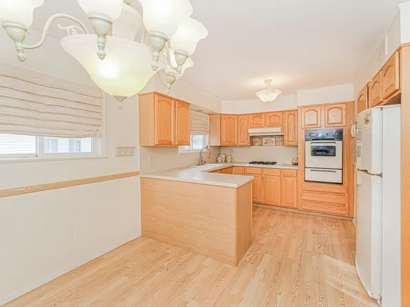 16 Bowling Green Place image 8 of 28