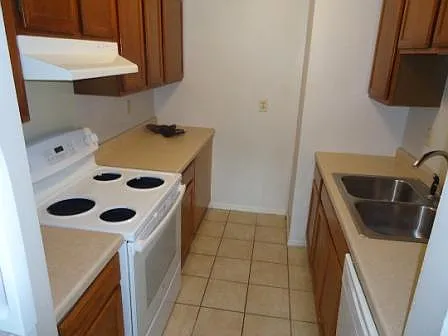 16556 Franklin Trl SE #3 — Photo 3