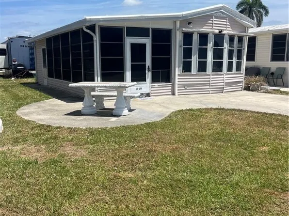 11064 Sunlight Ln, Fort Myers, FL 33908