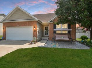 2908 Red Oak Rd, Bloomington, IL 61704