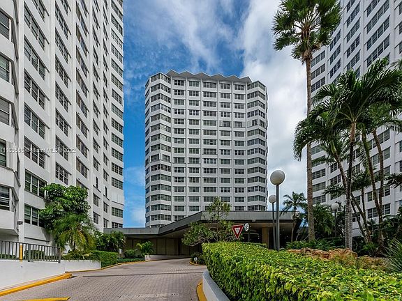 2nd image of 825 Brickell Bay Dr APT 1051