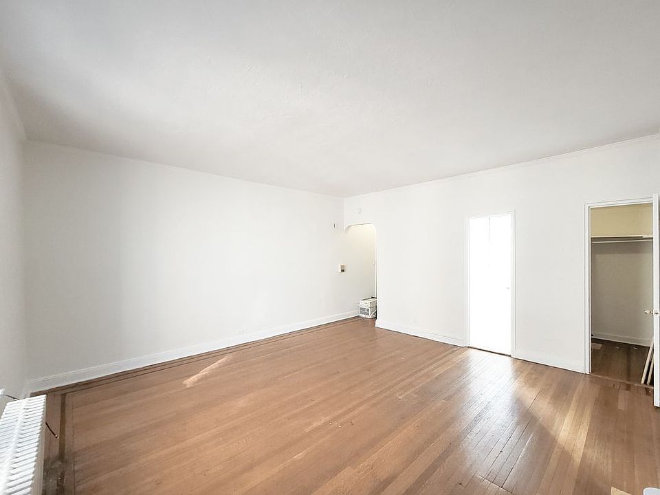 2nd image of 328 W 83rd St APT 6C