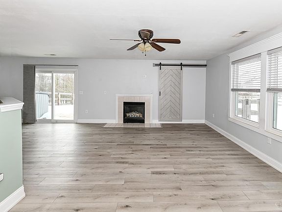 3rd image of 1016 Canterbury Ln