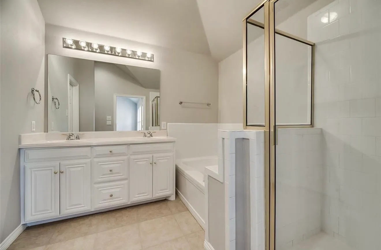 3 bed, 1604 sqft, $2,343 — Photo 4