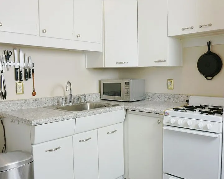 Castle Court Apartments - Midtown — Photo 47