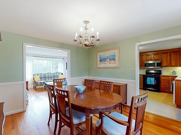 4th image of 12 Mayfair Cir