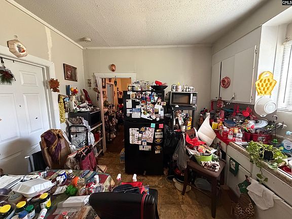 3rd image of 831 Summit Ave