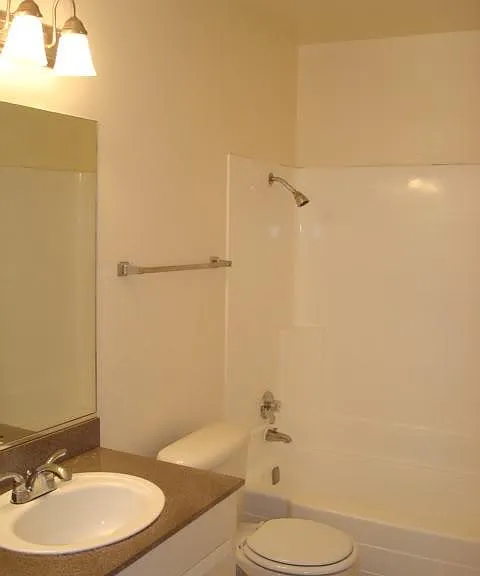 821 S Webster Ave — Photo 8