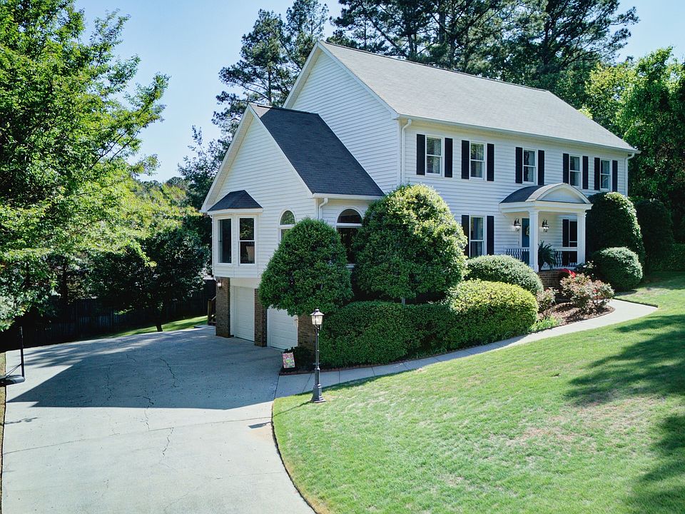 1st image of 18 Shadowood Dr SE
