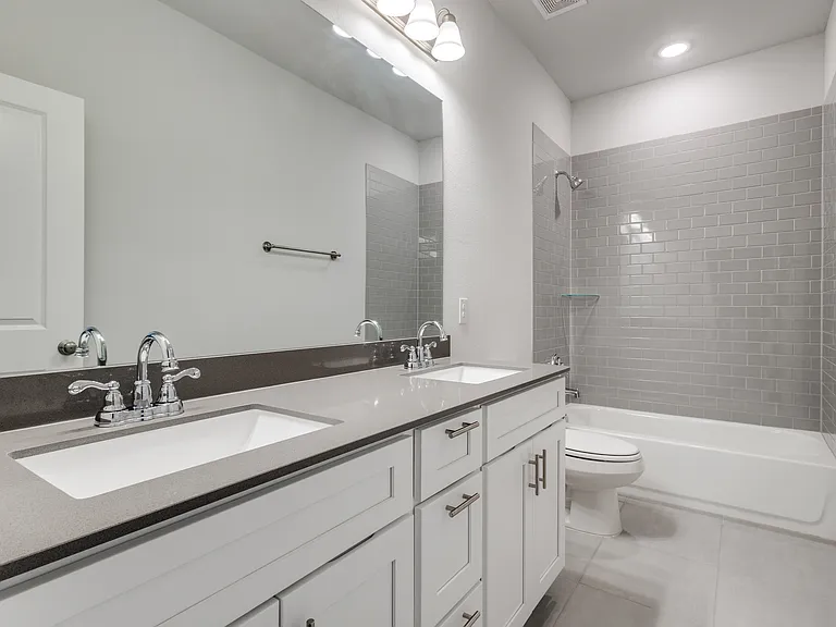 528 Hutchinson Ln — Photo 2
