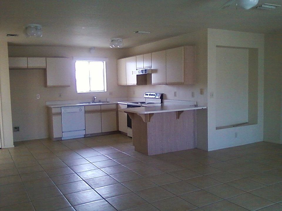2nd image of 3400 Mockingbird Dr