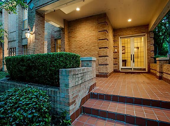 3rd image of 2909 Woods Ct
