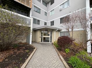 214 Viewmount Dr #403, Ottawa, ON K2E 7X3