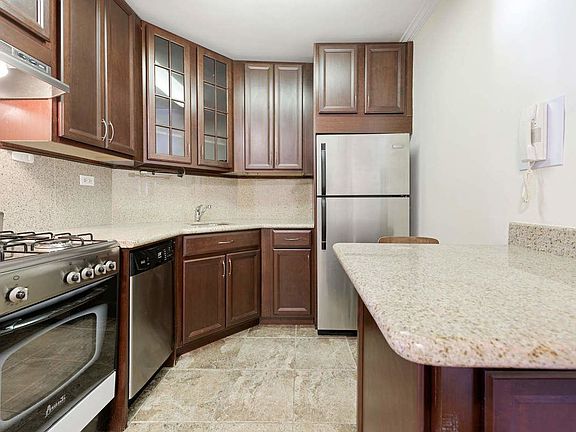 4th image of 300 E 40th St APT 7L