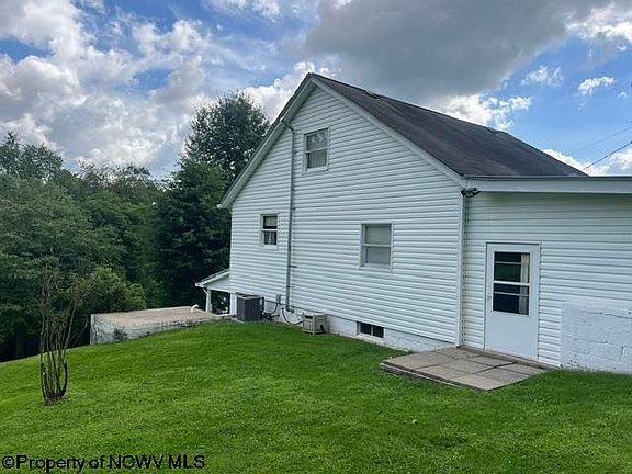 2nd image of 601 Matheny Hill Rd