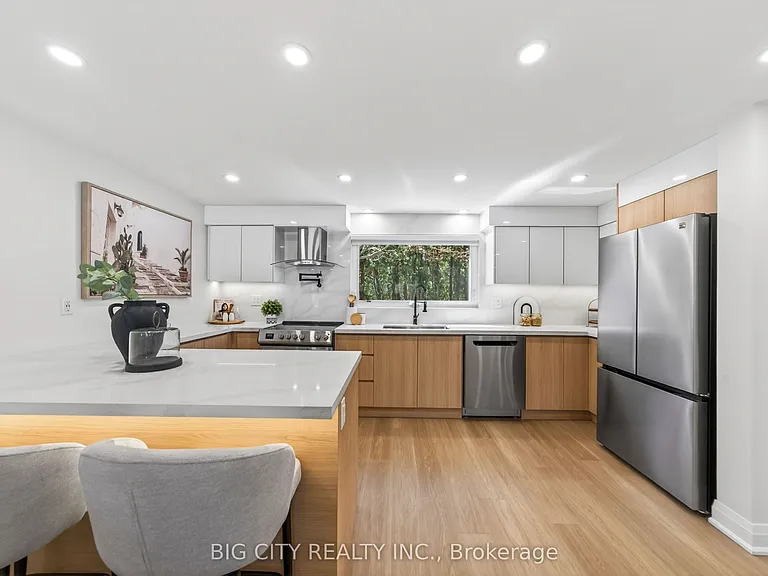 26 Carondale Cres — Photo 14