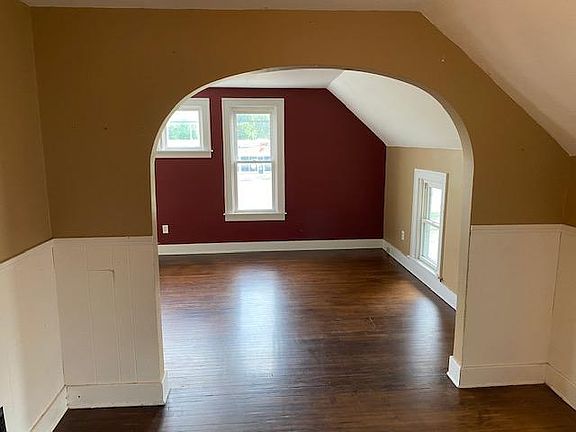 2nd image of 40 W Washington Ave