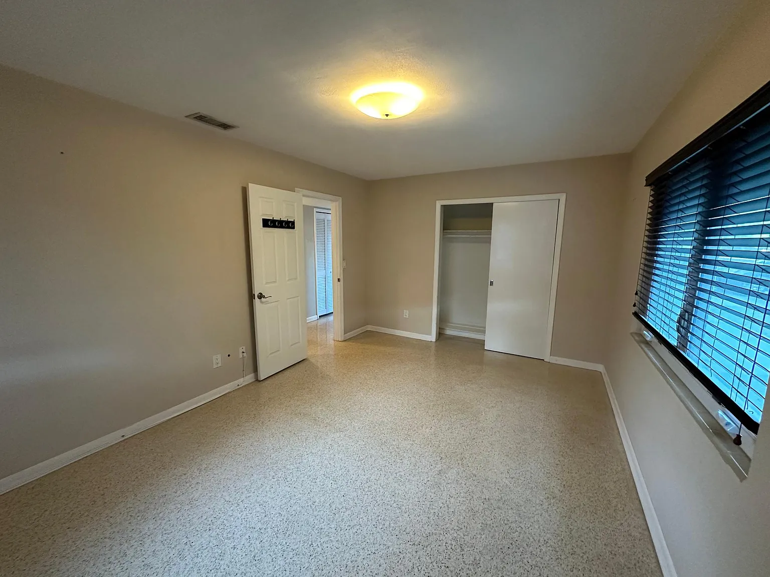 1760 Gracelyn Dr — Photo 3