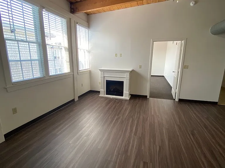 Emerson Shoe Lofts — Photo 6