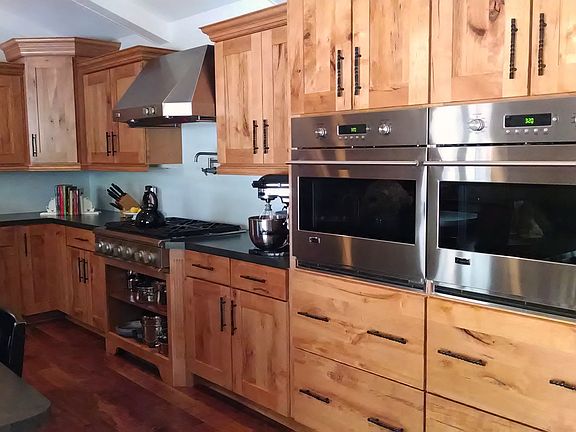 4th image of 378 SW Bellmont Dr