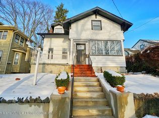 637 Clove Rd, Staten Island, NY 10310