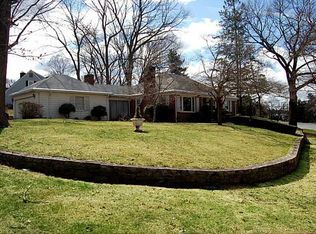 92 Meshanticut Valley Pkwy, Cranston, RI 02920